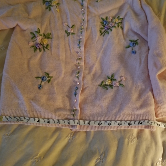 Hand crafted wool knit - Picture 10 of 14